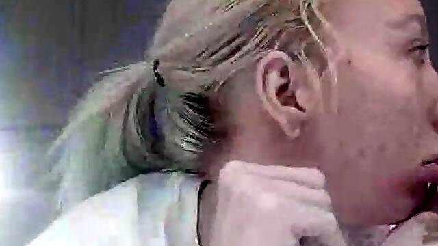 Amateur Blonde Teen Plays Solo with Toy Webcam Porn