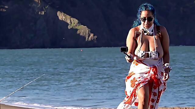 Hot amateur shakes her big boobs