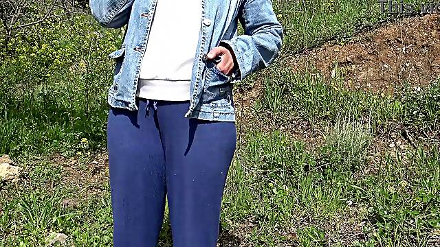 American tourist is Saudi Arabia is SHOCKED !!! Sextoy dealer offers her a second hand dildo to gape her pussy??!!!