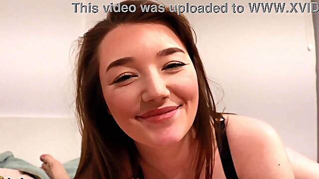 Student Gives Amazing BJ in Dorm Room