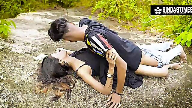 Oh Dear! Mountain Boy Fucks His Girlfriend In the Jungle Openly