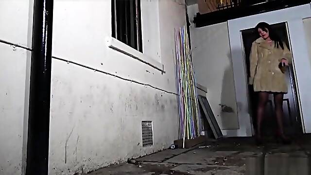 Eastern street prostitute gets paid to suck balls