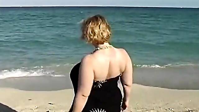 Samantha 38g And Huge Boobs - Sexy Sun Bath In Beach