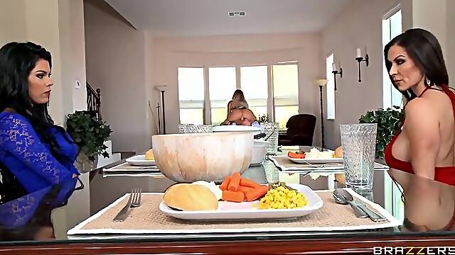 Peta Jensen, Kendra Lust And Johnny Sins In Lesbian Threesome With Frisky Cougars