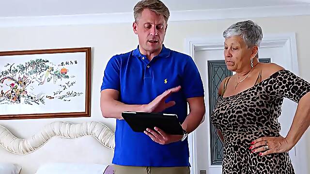 Mature mature Seduces Realtor In Bedroom