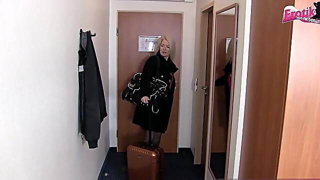 Blond deutsche mother Id like to fuck verwechselt Hotel-Zimmer und wird von fremden Mann gefickt