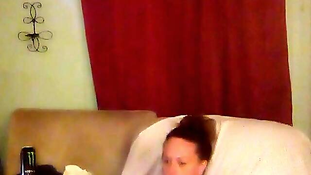 Step mamma lifts up her costume and teases with her pants whilst this babe plays clip games