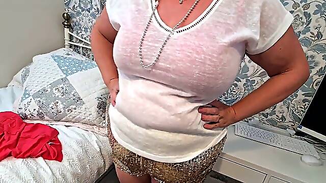 Mature fledgling wifey Wants To Know What attire You Would Fuck Her In